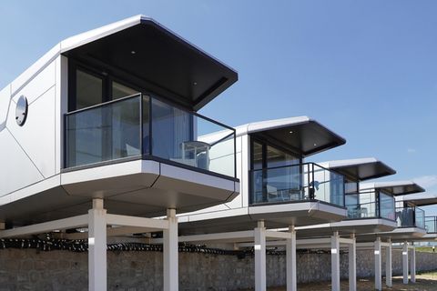 A Guide to Choosing Capsule Houses for Scenic Resorts